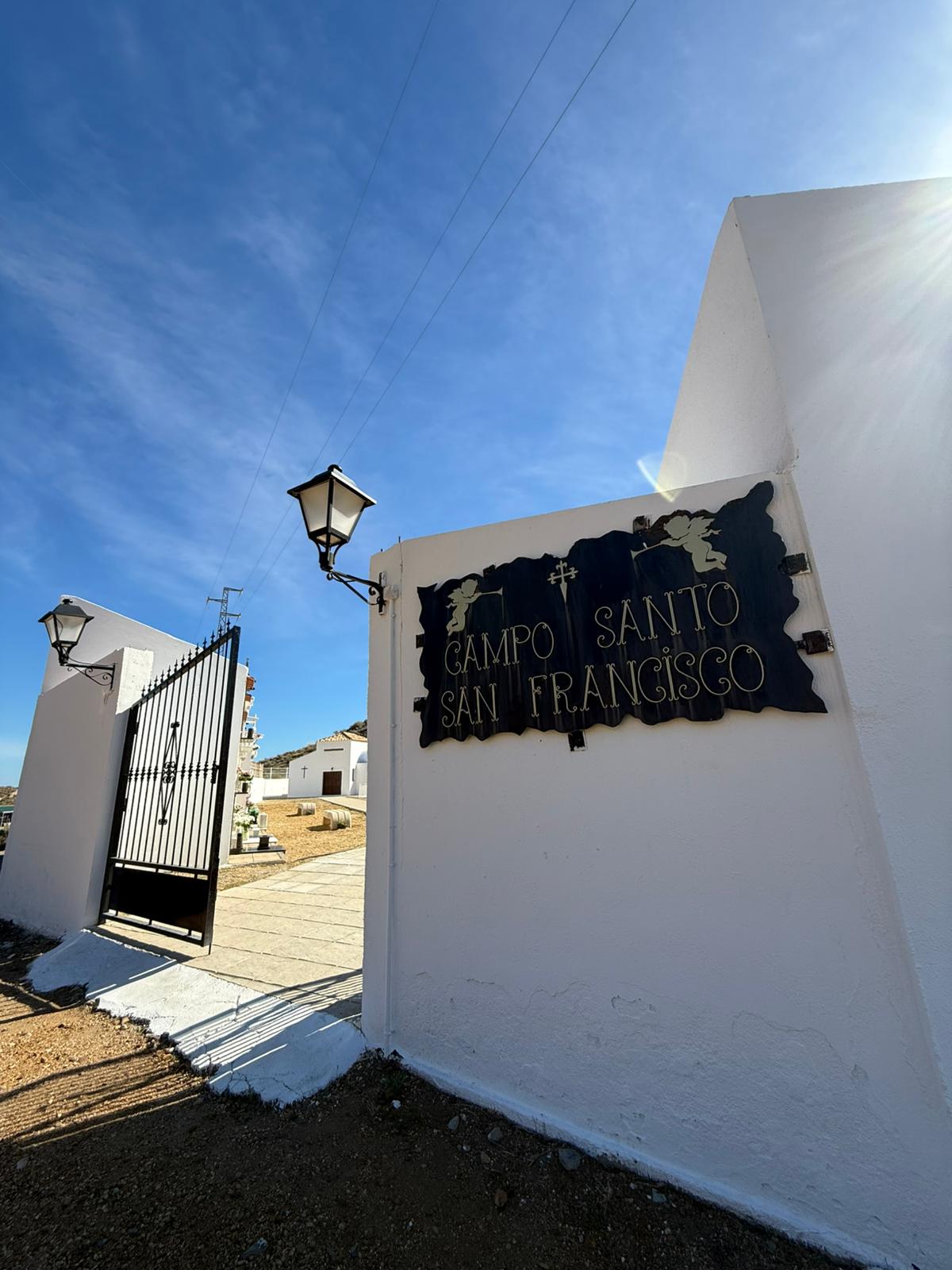 El Cementerio de Villaricos se dota de luz, agua y un acceso digno tras una histórica demanda vecinal